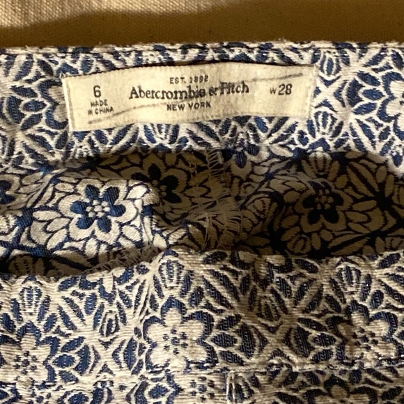 Embroidered Flower Shorts - Picture 3 of 4